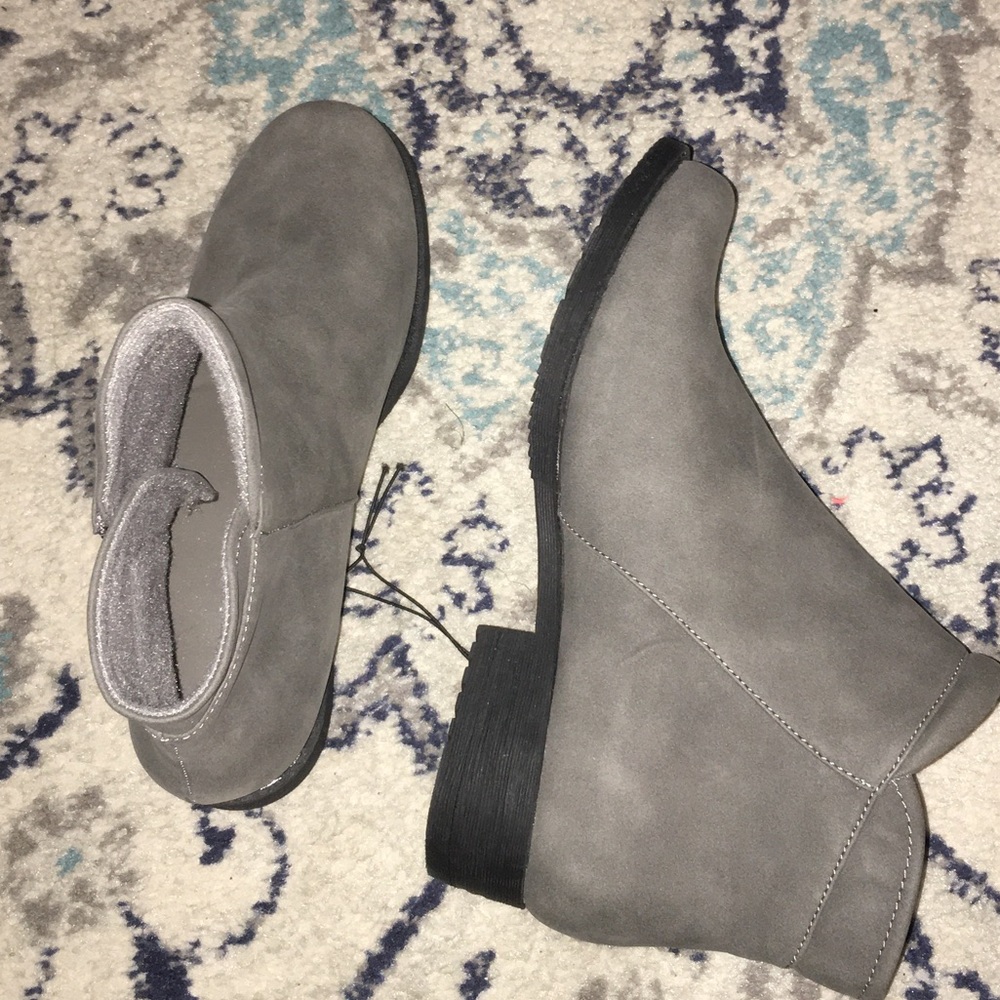 Gray Suede like gray boots never worn. Size 9